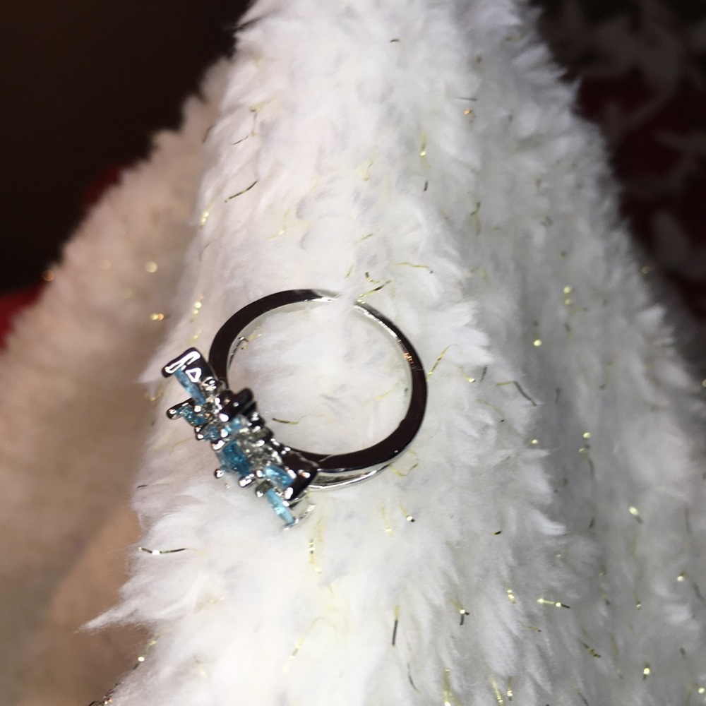 Blue Rhinestone Flower Ring Sz 6 NWOT - Picture 5 of 10